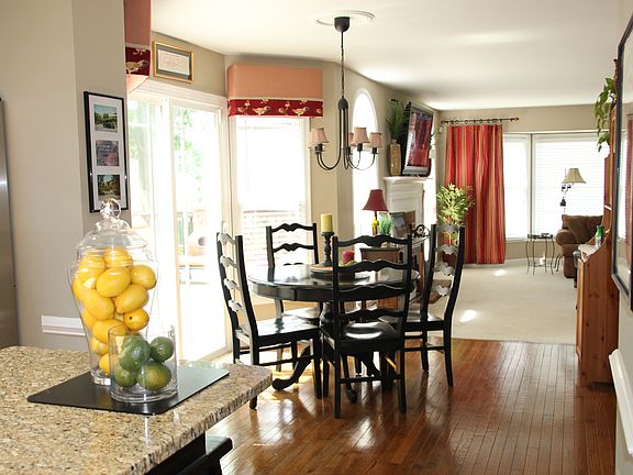 Breakfast Area open to deck