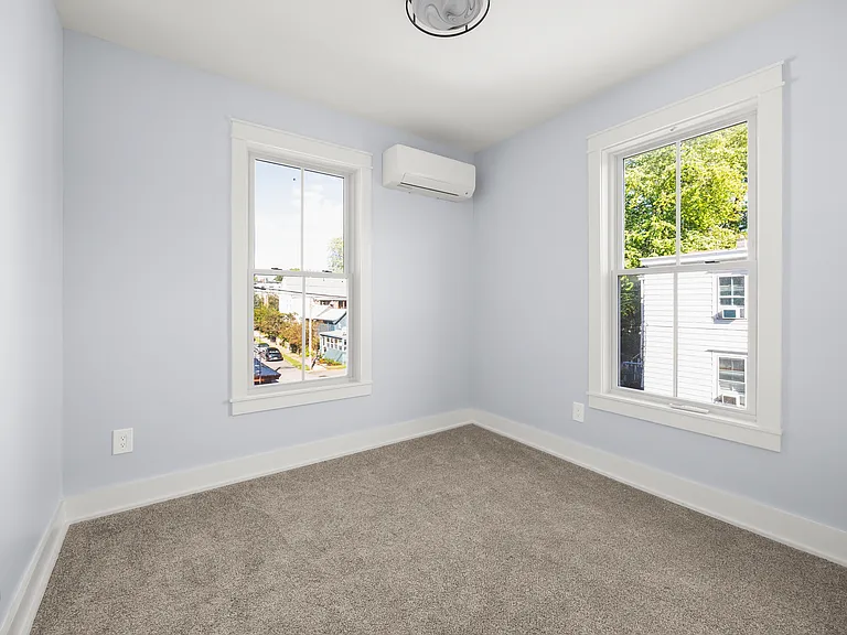 526 State St — Photo 18