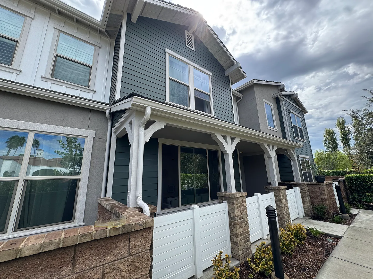 4 bed, 2.5 bath, 1990 sqft, $4,300 — Photo 2