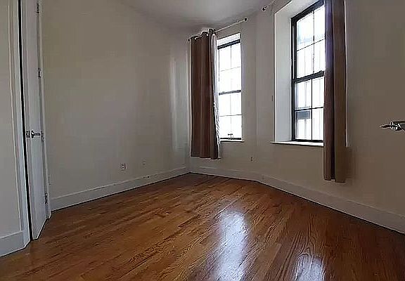 4th image of 654 Park Pl