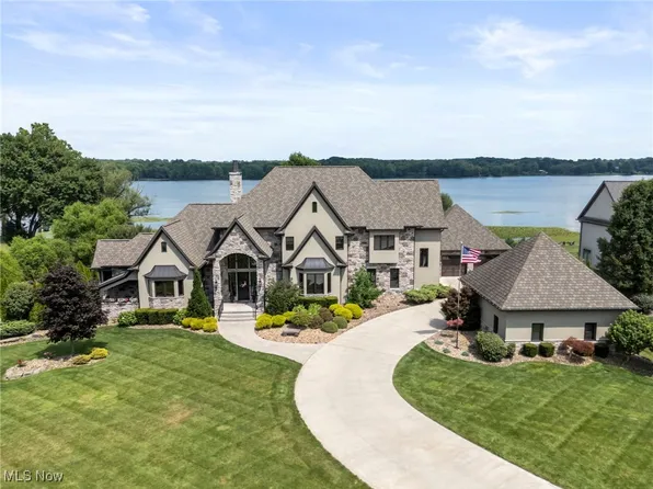 455 Via Avelino St, North Lima, OH 44452