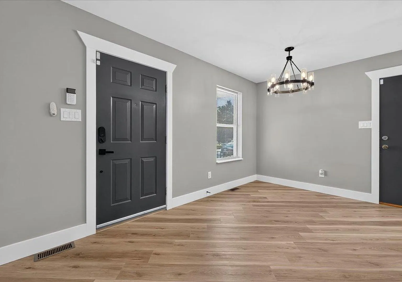 Fully Updated Home in the Gate District! — Photo 4