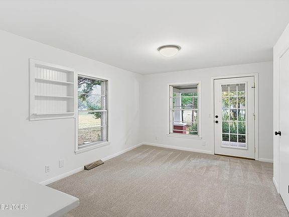 4th image of 1438 W Hunt Rd