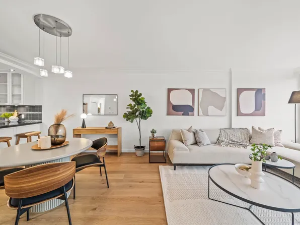 518 Moberly Rd #809, Vancouver, BC V5Z 4G3