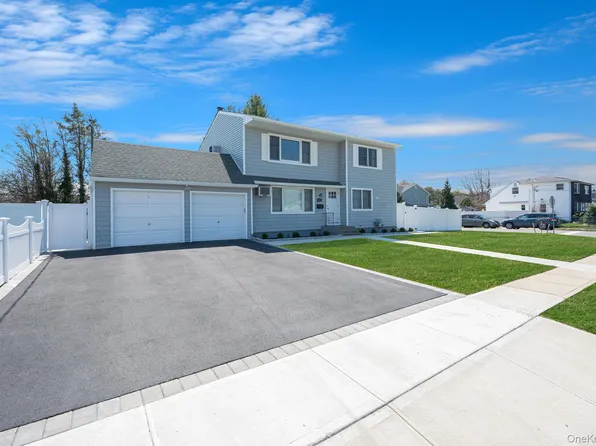 456 15th St, West Babylon, NY 11704