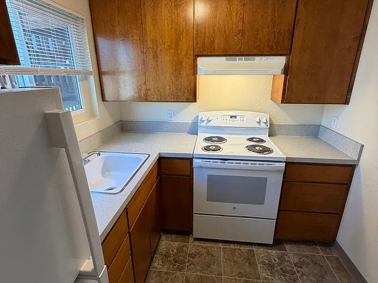 950 NW Sycamore Ave #10 — Photo 9
