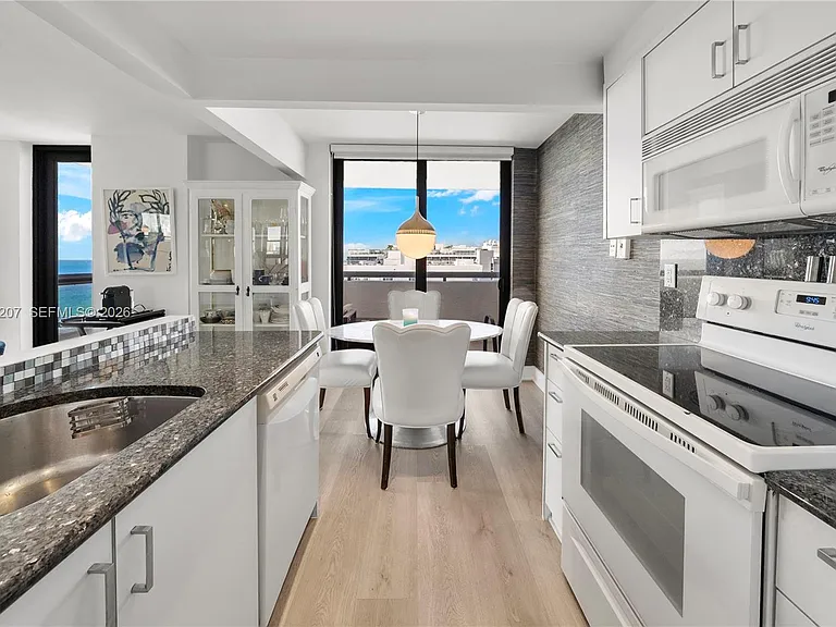 2555 Collins Ave #2014 — Photo 24