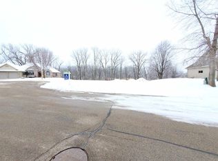 1079 Golfview Dr, Brillion, WI 54110