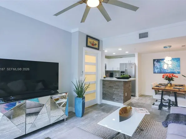 2107 SE 10th Ave APT 833, Fort Lauderdale, FL 33301