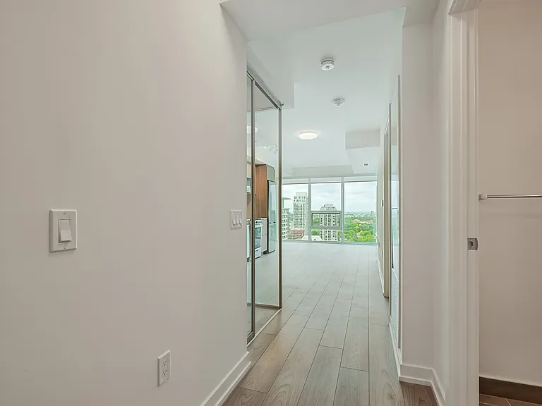 223 Redpath Ave — Photo 116
