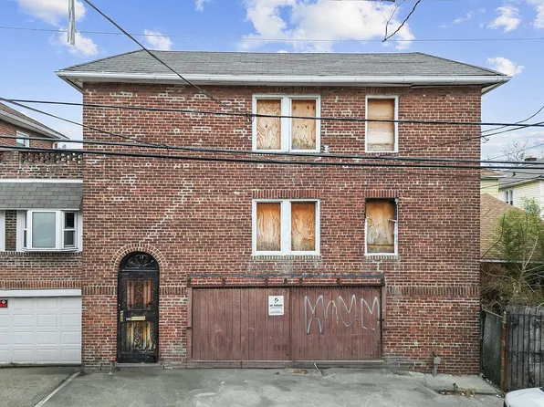 811 Saint Ouen St, Bronx, NY 10470
