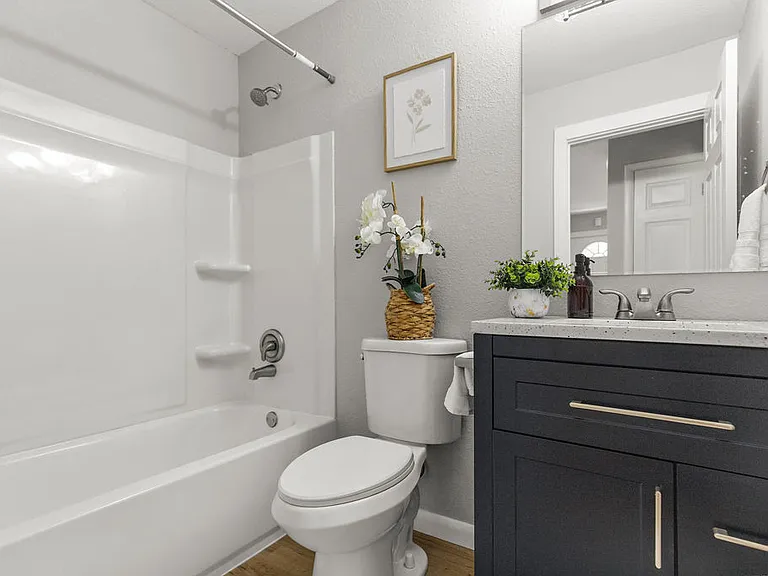 2300 W Holly St — Photo 14