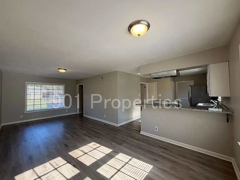 2658 Galaxie St — Photo 3