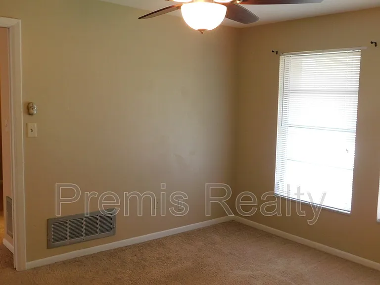 1840 Oak Forest Dr W — Photo 6