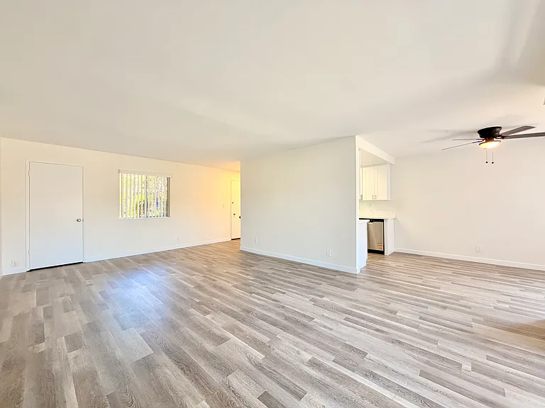 120 W Grand Ave #102 — Photo 2