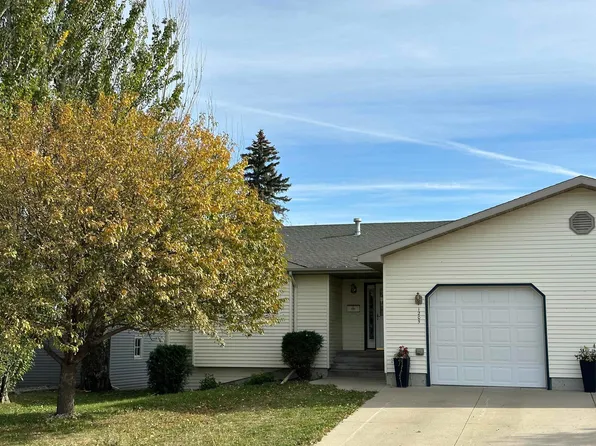 1205 5th St SW, Minot, ND 58701