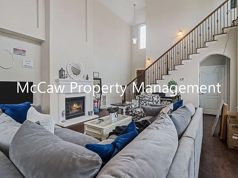 2438 Sunderland Ln — Photo 4
