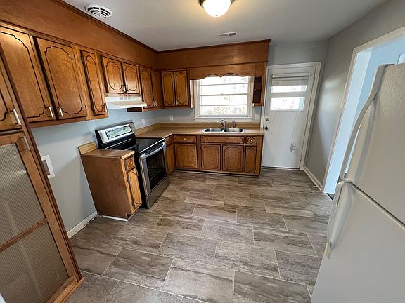 5th image of 10 Macirvin Dr