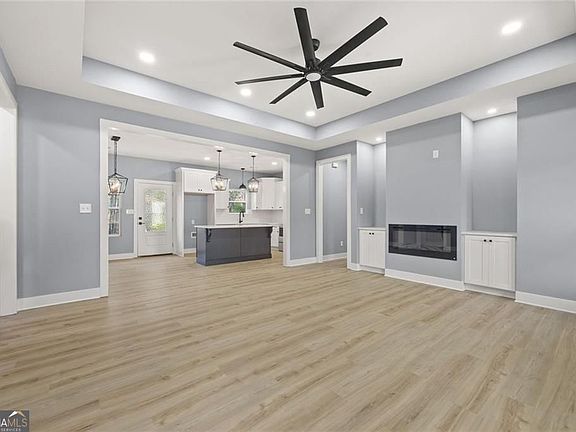 3rd image of 149 Woodridge Cir