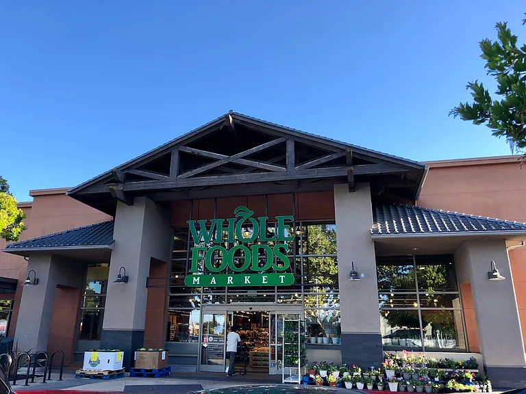A few minutes walk to Whole Foods and Major Bus Lines
