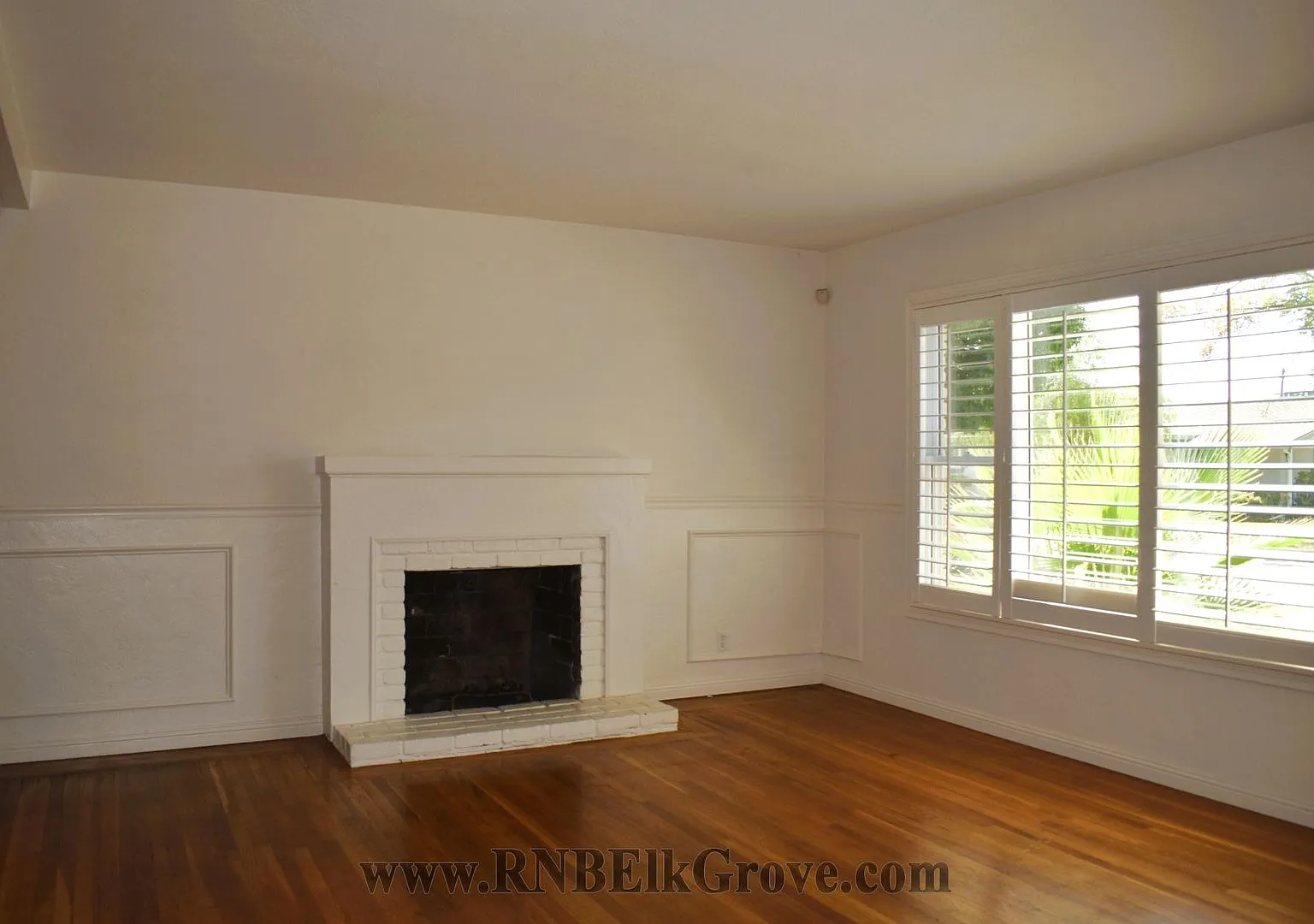 Beautiful 3 Bedroom and 2 Bathroom Home — Photo 4