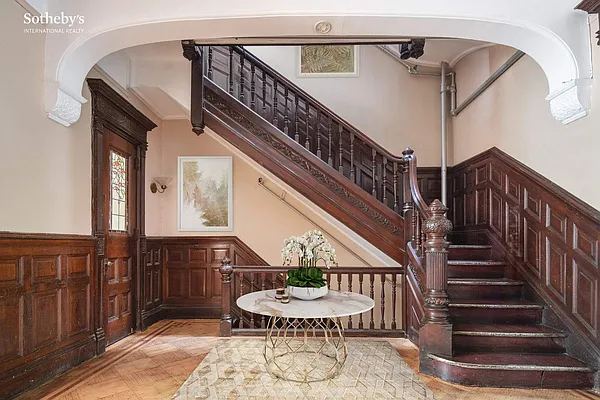 Sold by Sotheby's International Realty | media 6