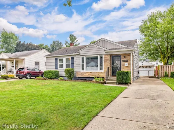 24030 Sherman St, Oak Park, MI 48237