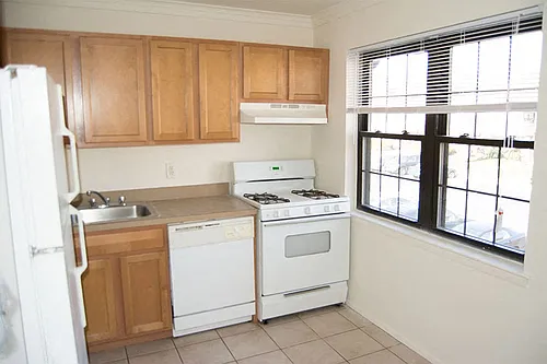 Brookwood at Islip Photo 1