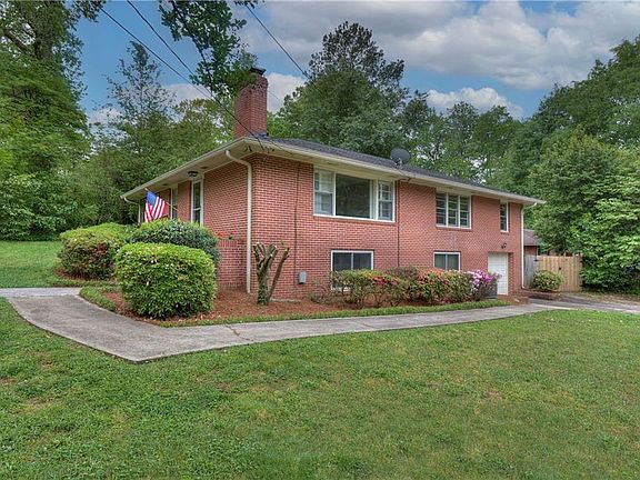 2nd image of 366 Robin Ln SE