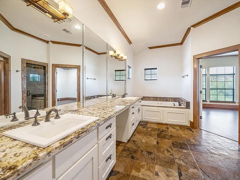 3614 Lancashire Ln — Photo 32