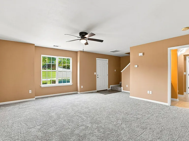 926 Oakshire Cir — Photo 7