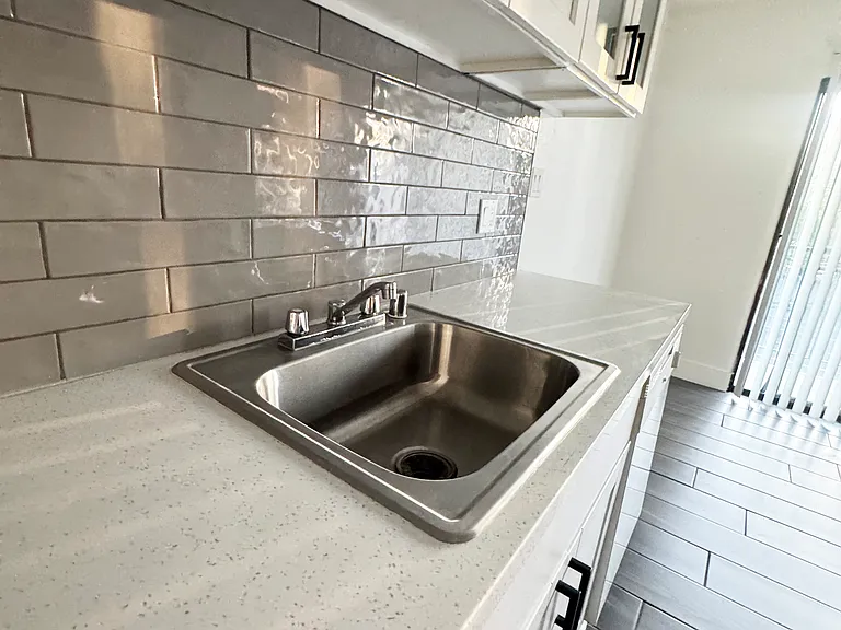 Walnutwood Apartments — Photo 20