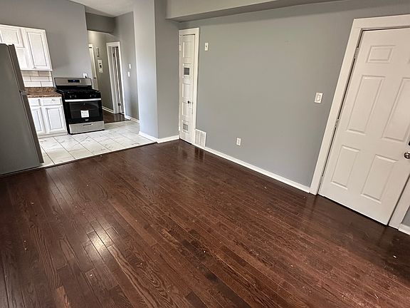 4th image of 593 Winchester Ave #3L