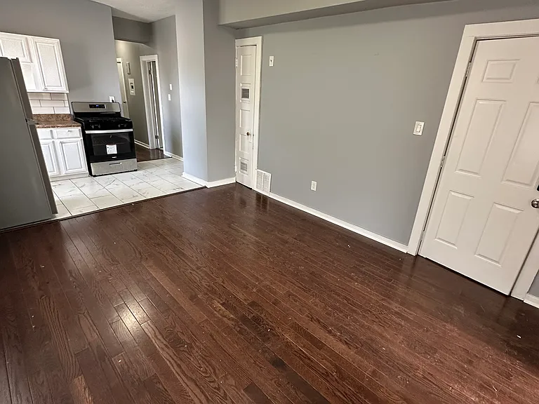 593 Winchester Ave #3L — Photo 4