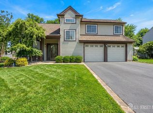 19 Cherrywood Dr, Piscataway, NJ 08854
