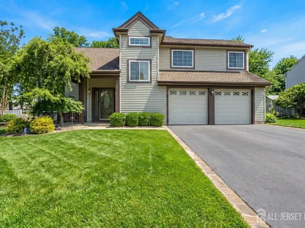 19 Cherrywood Dr, Piscataway, NJ 08854