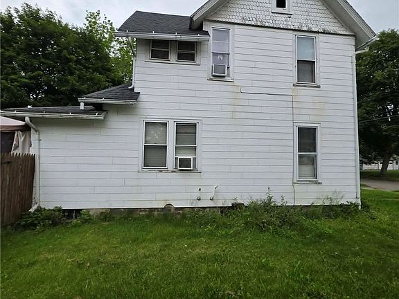 3rd image of 606 Falck St