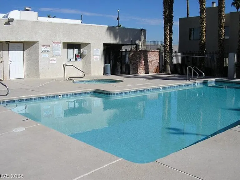 2654 Aracatuba Ave — Photo 20