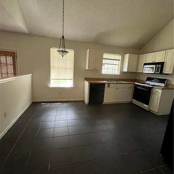 5420 Sapphire Cir — Photo 9
