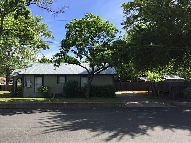 2nd image of 601 N Llano St