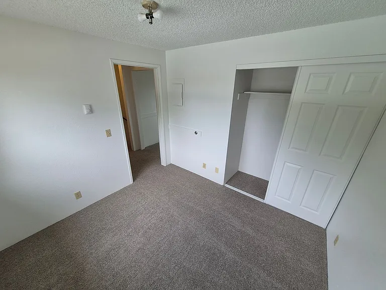 724 NW 4th St — Photo 10