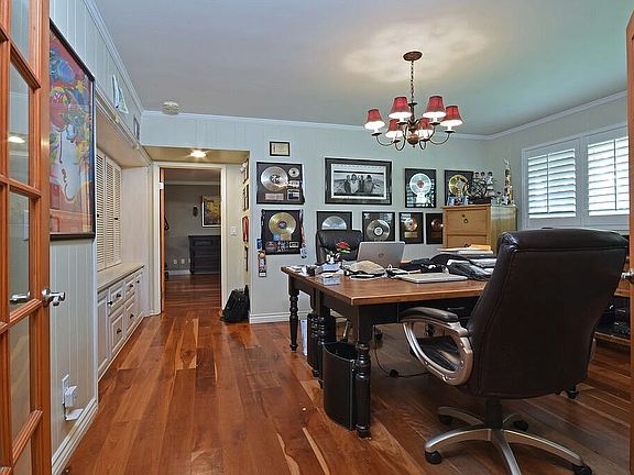 Office/possible 6th bedroom