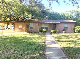 322 Fox Run, Devine, TX 78016