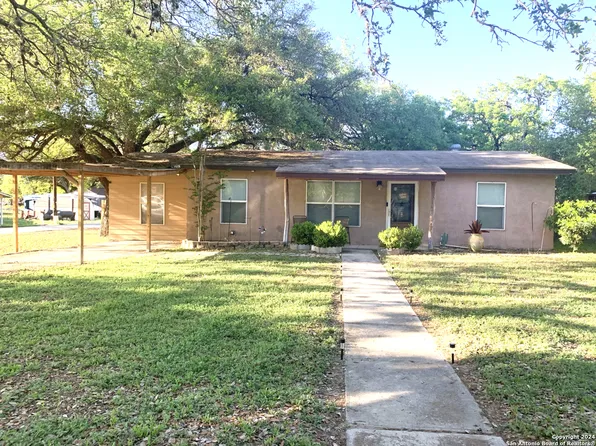 322 Fox Run, Devine, TX 78016
