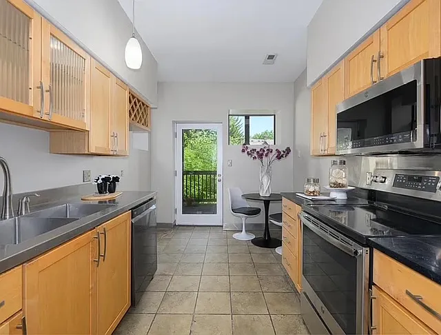5345 Pershing Ave #2B — Photo 5