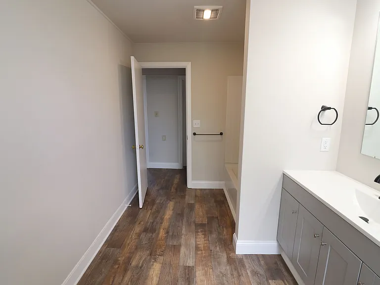 1419 W Main St #B — Photo 15