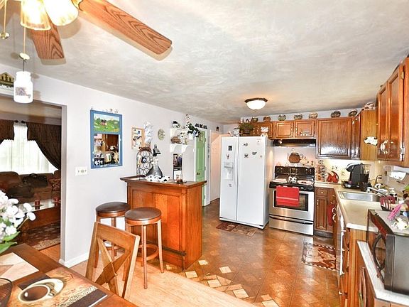 5th image of 21 Potter Ave Unit 4