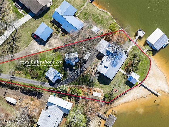 4th image of 1122 Lakeshore Dr