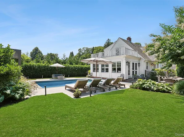 63 Halsey St, Southampton, NY 11968