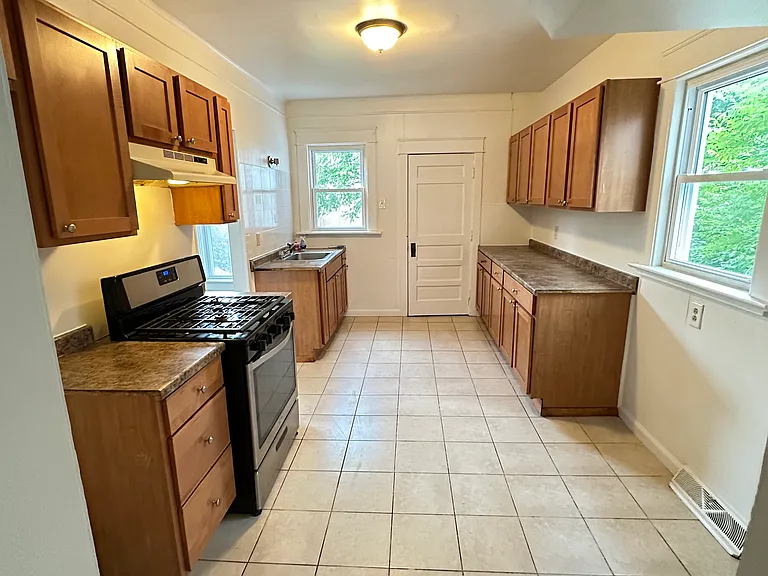 2627 Van Buren Ave — Photo 5